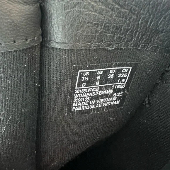 Clarks Effery Block Heel Bootie NWOT Size 6 - Picture 9 of 11